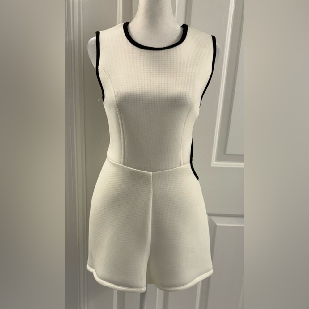 BCBGeneration sleeveless romper size 2 white w black trim Cutout on one side